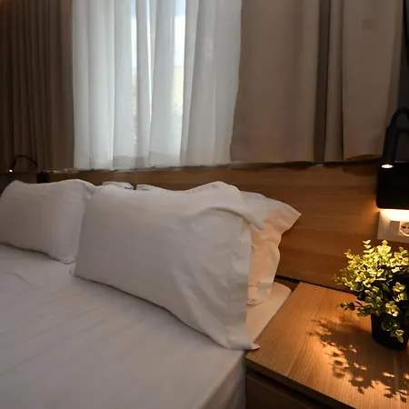 Giulia Center 4*