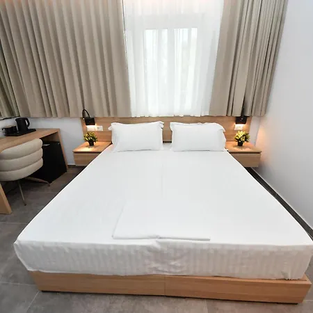 Giulia Center 4*