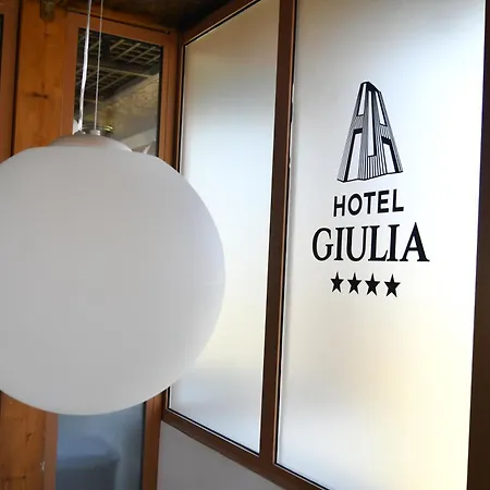 Giulia Center Hotel 4*